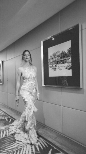 Laura Laprida Instagram - Comparto un poco de lo que fue esta experiencia increíble en la alfombra roja de Cannes junto a @campariarg 
Beber con moderación, prohibida su venta a menores de 18 años 
.
.
Gracias a todo el equipo que me acompañó @antoinella 
@marchesafashion
 @damianiofficial 
 @sophiawebster
.
.
.
#CampariCinema #WeAreCinema #Cannes2024 #EnjoyResponsibly