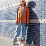 Laura Laprida Instagram - Empezó la mejor época del año en Madrid 🌼✨ .. 👠@uniqloeurope 📷@eugeniolevis 🐶 #Arepa .. #Madrid #Primavera