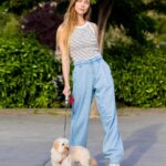 Laura Laprida Instagram - Empezó la mejor época del año en Madrid 🌼✨ .. 👠@uniqloeurope 📷@eugeniolevis 🐶 #Arepa .. #Madrid #Primavera