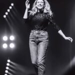 Laura Laune Instagram - Merci pour vos messages et commentaires sur le spectacle 😍❤️ La tournée continue 🔥🤩 🙌 #GloryAlleluia #Tour