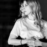 Laura Laune Instagram - Je profite d’une brève respiration dans la tournée pour partager la scène du @theatreantoine avec la grande @anneparillaudofficiel ❤️ Du mardi au samedi dans « Je ne serais pas arrivée là, si… » Merci pour l’accueil incroyable que vous nous réservez 😍 Merci aux merveilleuses @anne.bouvier0444, @laura.favier.comedienne, @noesisdanse 🫶 @annickcojean @_lindamarasco_ @juneii_music @jmdproduction