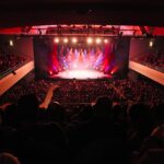 Laura Laune Instagram - Lyon 😍 Je reviens les 27 et 28 mars 2024 ❤️ La semaine continue à Veauche, Aix-les-Bains et Cluses ! 🌟🙌 #GloryAlleluia #Tour