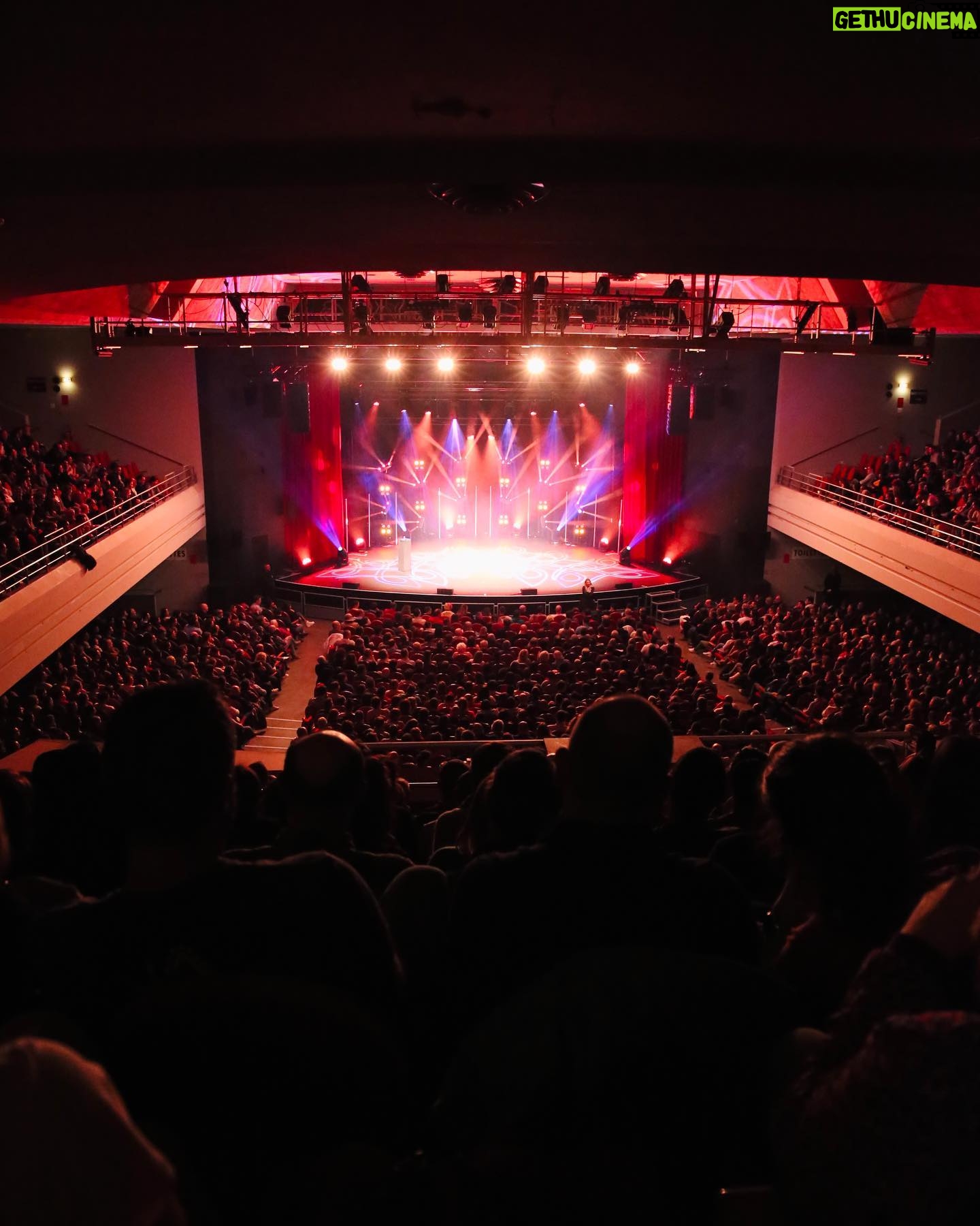 Laura Laune Instagram - Lyon 😍 Je reviens les 27 et 28 mars 2024 ❤️ La semaine continue à Veauche, Aix-les-Bains et Cluses ! 🌟🙌 #GloryAlleluia #Tour