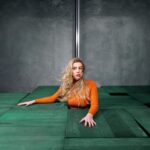 Laura Laune Instagram – Quand t’as commandé y a 40 minutes et que le serveur sert les gens qui sont arrivés après toi