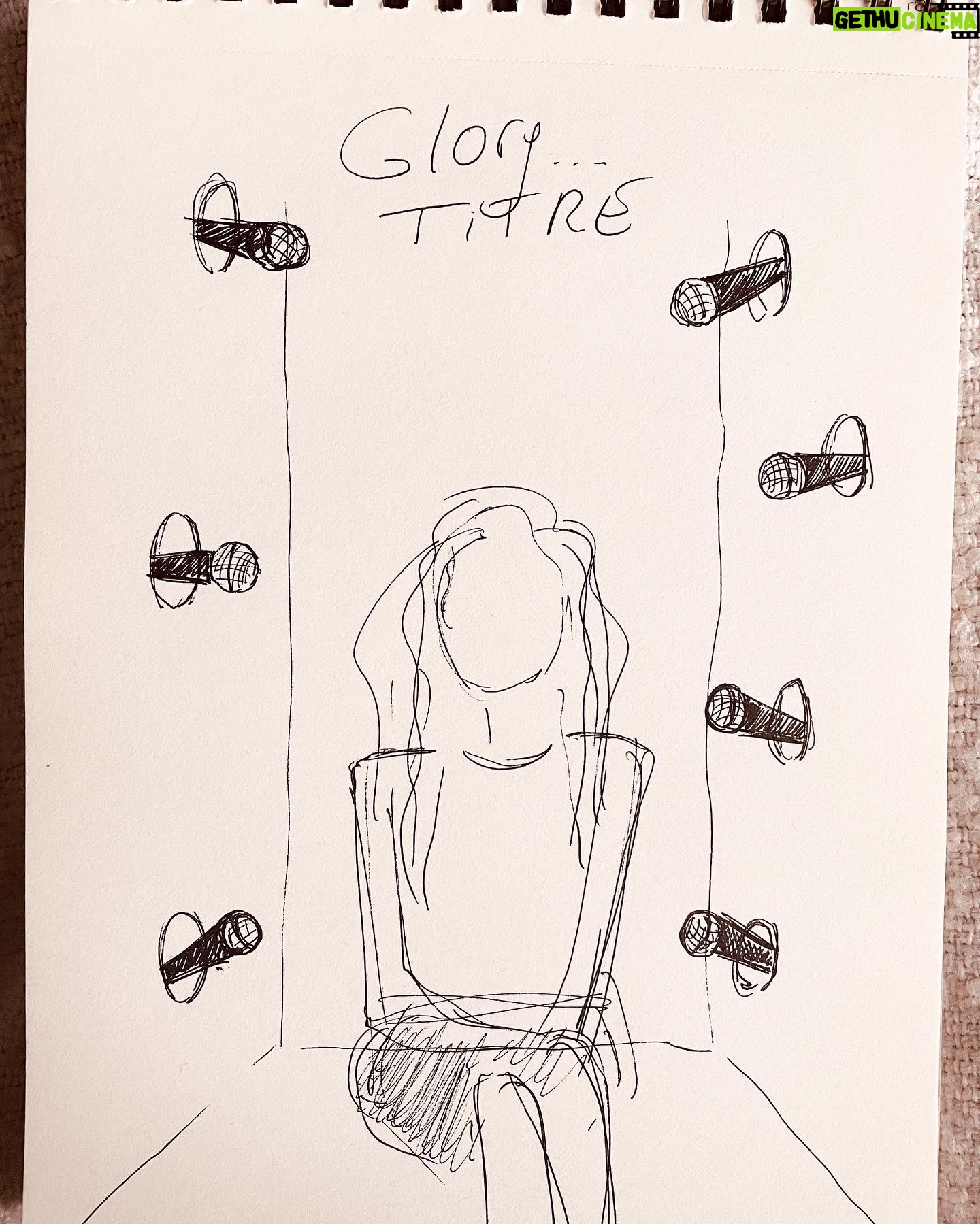 Laura Laune Instagram - Making of affiche 🎤🌟😁#GloryAlleluia #NouveauSpectacle #J-52 🥹