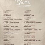 Laura Laune Instagram - On a atteint les 50 000 places vendues pour Glory Alleluia 😱🥹 Du coup on vient de rajouter des dates 🌟😍 Vous pouvez réserver sur lauralaune.com où vous trouverez toutes les dates de la tournée, ce qui, je le sais, ne vous empêchera pas de demander en commentaire si je passe à Mes-couilles-sur-Lozère et de me vanter l’acoustique de sa salle des fêtes qui sent la soupe et qui fait aussi terrain de badminton les mercredis après-midi pour les enfants dyslexiques de l’école du Sacré Gland, mais bon y aura bien un faux compte nommé « LauraLauneFansLove92» pour vous répondre et vous arnaquer par la même occasion, ce que vous aurez quand même plutôt bien cherché ❤️ #GloryAlleluia #Tournée #NouveauSpectacle 🌟