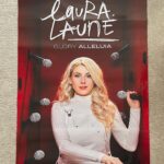 Laura Laune Instagram – Making of affiche 🎤🌟😁#GloryAlleluia #NouveauSpectacle
#J-52 🥹