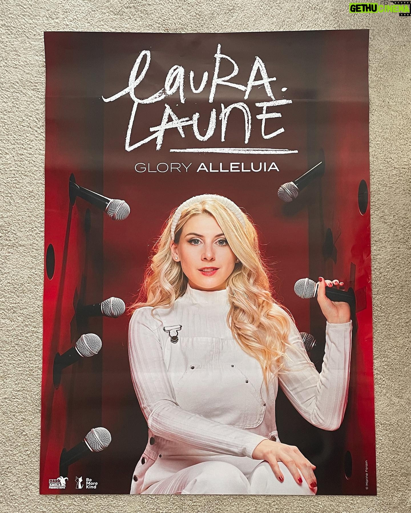 Laura Laune Instagram - Making of affiche 🎤🌟😁#GloryAlleluia #NouveauSpectacle #J-52 🥹