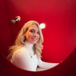 Laura Laune Instagram – Comment avoir l’air naturelle dans un glory hole, leçon n°1. #GloryAlleluia #NouveauSpectacle