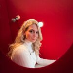 Laura Laune Instagram – Comment avoir l’air naturelle dans un glory hole, leçon n°1. #GloryAlleluia #NouveauSpectacle