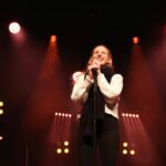 Laura Laune Instagram - Lyon 😍 Je reviens les 27 et 28 mars 2024 ❤️ La semaine continue à Veauche, Aix-les-Bains et Cluses ! 🌟🙌 #GloryAlleluia #Tour