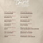 Laura Laune Instagram - On a atteint les 50 000 places vendues pour Glory Alleluia 😱🥹 Du coup on vient de rajouter des dates 🌟😍 Vous pouvez réserver sur lauralaune.com où vous trouverez toutes les dates de la tournée, ce qui, je le sais, ne vous empêchera pas de demander en commentaire si je passe à Mes-couilles-sur-Lozère et de me vanter l’acoustique de sa salle des fêtes qui sent la soupe et qui fait aussi terrain de badminton les mercredis après-midi pour les enfants dyslexiques de l’école du Sacré Gland, mais bon y aura bien un faux compte nommé « LauraLauneFansLove92» pour vous répondre et vous arnaquer par la même occasion, ce que vous aurez quand même plutôt bien cherché ❤️ #GloryAlleluia #Tournée #NouveauSpectacle 🌟