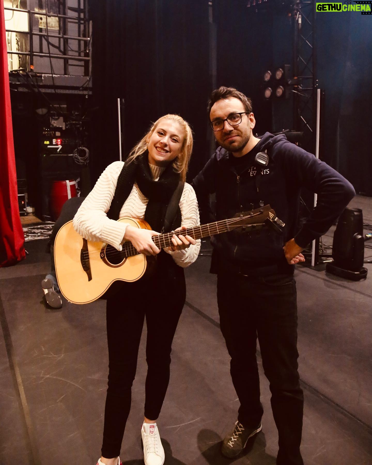 Laura Laune Instagram - Lyon 😍 Je reviens les 27 et 28 mars 2024 ❤️ La semaine continue à Veauche, Aix-les-Bains et Cluses ! 🌟🙌 #GloryAlleluia #Tour