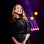 Laura Laune Instagram - La tournée de mon spectacle continue en parallèle de la pièce au @theatreantoine 🔥 On se retrouve dimanche à Serris, puis Plaisir, Porto et Lisbonne 😍 #GloryAlleluia #Tour