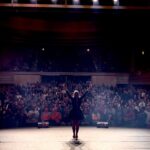 Laura Laune Instagram - Lyon 😍 Je reviens les 27 et 28 mars 2024 ❤️ La semaine continue à Veauche, Aix-les-Bains et Cluses ! 🌟🙌 #GloryAlleluia #Tour
