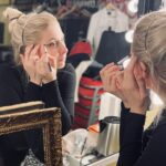 Laura Laune Instagram - Déjà 15 dates de rodage pour mon nouveau spectacle et déjà plein de souvenirs ! Je sais pas ce que j’ai préféré, quand les alcooliques ont chanté « la bite à dudule » pendant 6 heures devant mon hôtel à Lille, quand les habitants de Caen m’ont sorti toutes leurs vannes sur « tu reviens quand à Caen », ou quand j’ai dû échanger un rein contre 10 litres de SP95 à Marseille ! Merci pour vos retours incroyables sur le show, ça vaut pas un jerrican d’essence mais c’est gentil quand même ❤️❤️ #GloryAlleluia #NouveauSpectacle #Tournée