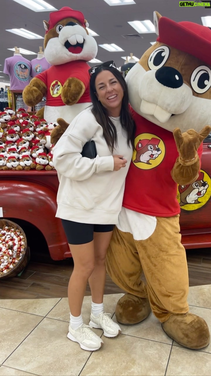 Laura Lentz Instagram - it’s not a road trip unless you stop in at @bucees