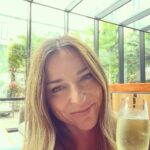 Laura Lentz Instagram - 🥂 cheers to the weekend! i’m looking forward to dinner out, watching my son play football, getting some sunshine on my face, sunsets, church on sunday, playoffs & a little champagne. what’s your favourite weekend activities?