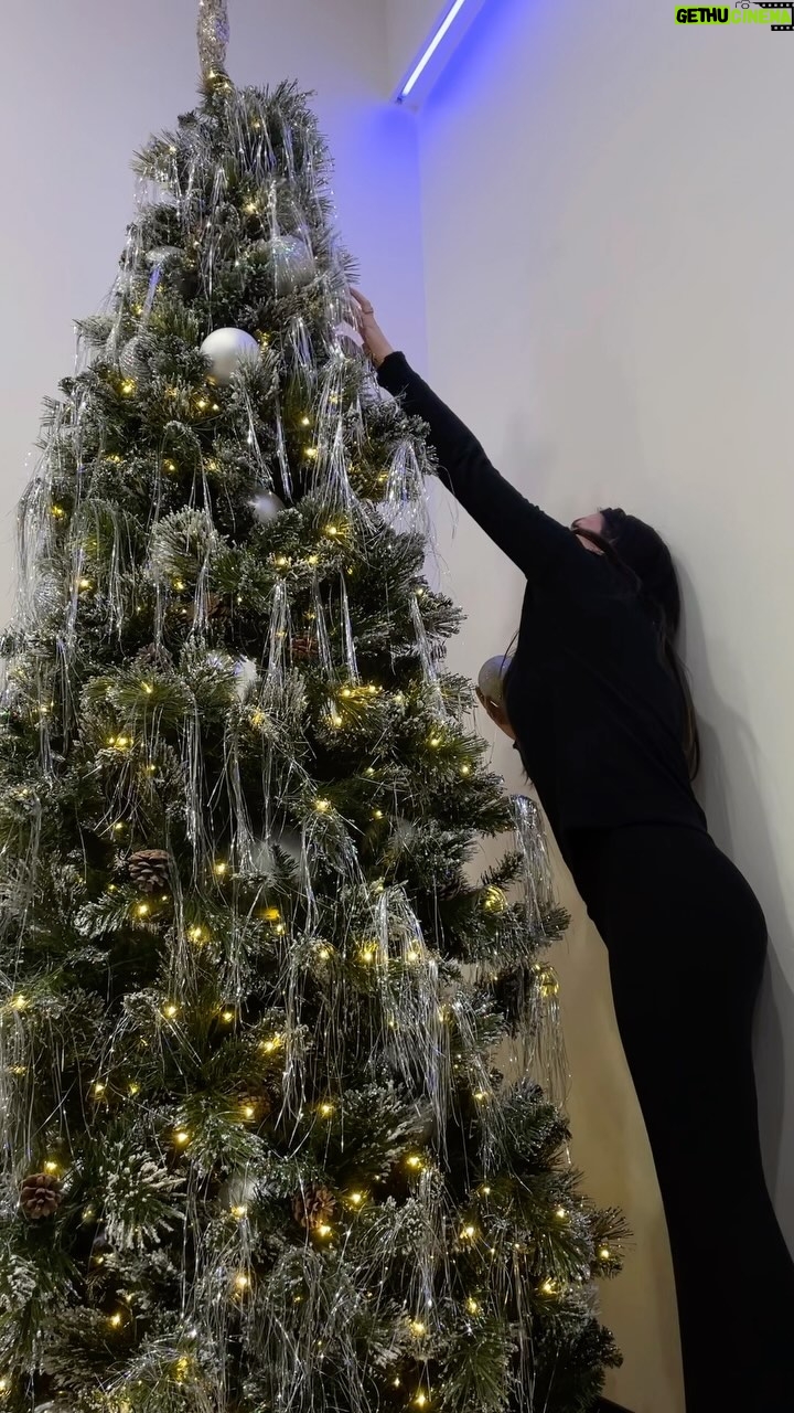 Laura Lentz Instagram - Christmas is my favourite 🎄