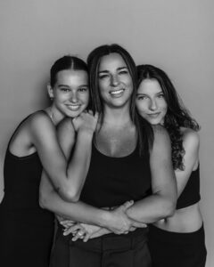 Laura Lentz Instagram - i am proud of my daughters…Not too long ago they were babies, and it was my role as a mum to raise them to be Strong, Confident, Independent, Kind, Loyal, Gracious, Loving Women!! They don’t belong to me, They were entrusted to us by their heavenly Father and I often pray that I have instilled in them all they need to be all they are called to be! I love them with my whole heart 😍#internationalwomensday