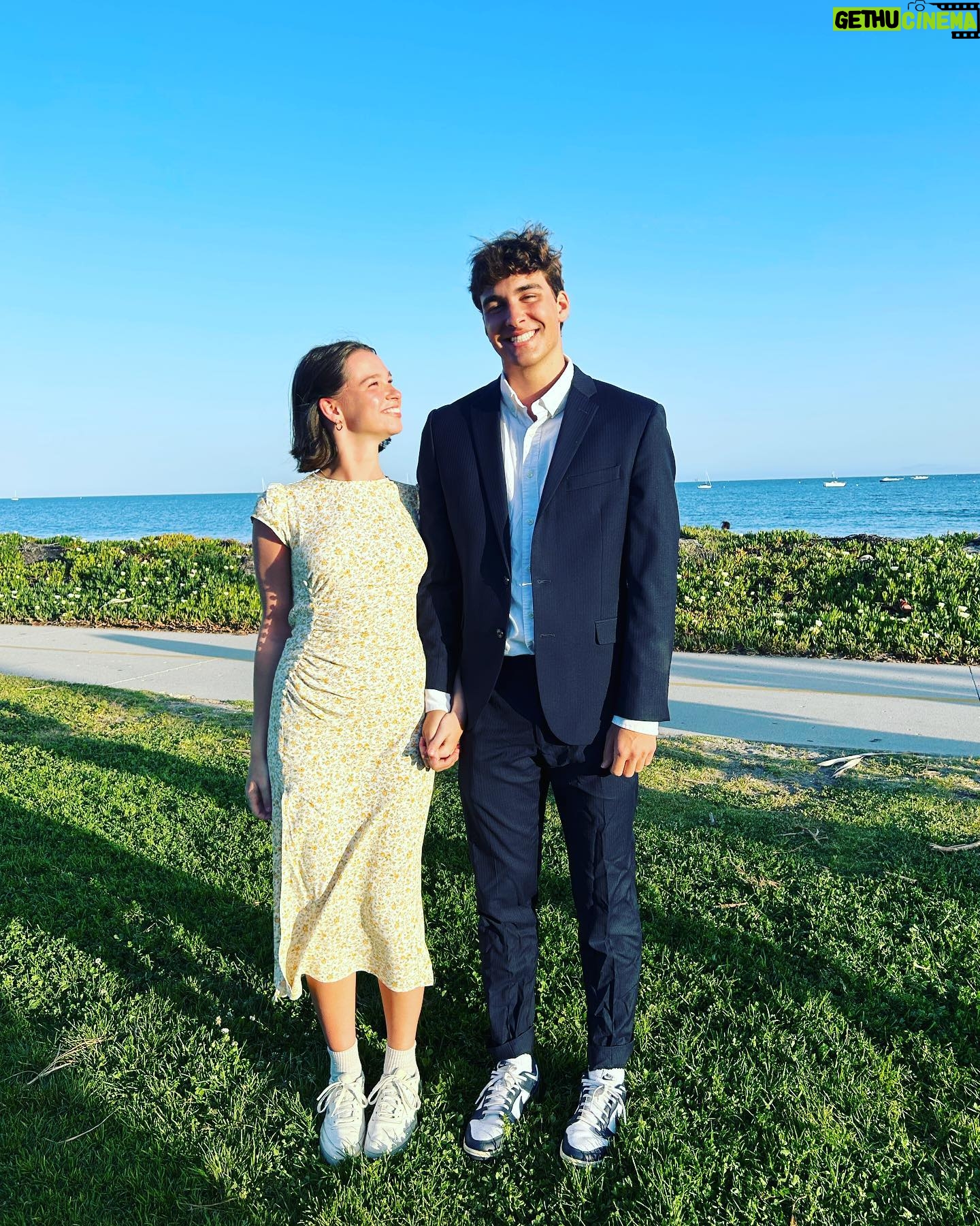 Laura Lentz Instagram - and my other baby had her spring formal in Cali!!! proud of you @avaangellentz and i love all your friends