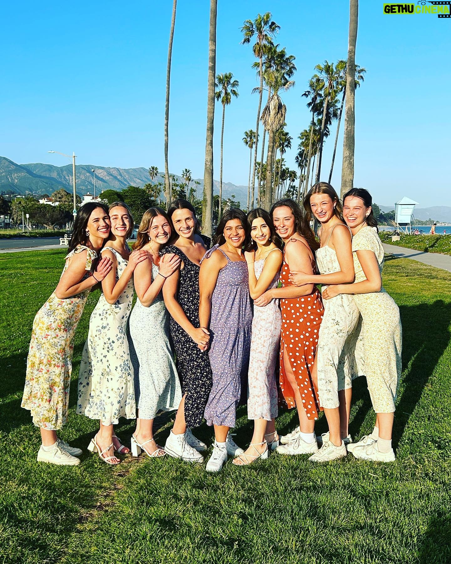 Laura Lentz Instagram - and my other baby had her spring formal in Cali!!! proud of you @avaangellentz and i love all your friends