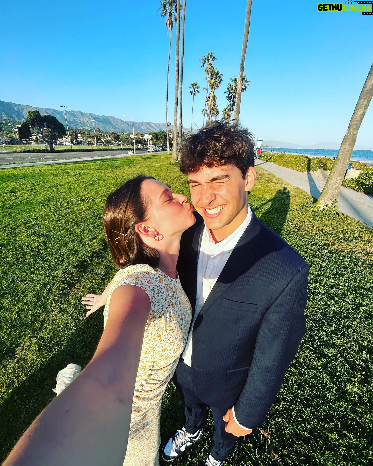 Laura Lentz Instagram - and my other baby had her spring formal in Cali!!! proud of you @avaangellentz and i love all your friends