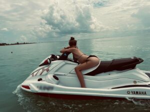 Laura Müller Instagram - Stolze Besitzer von zwei brandneuen Jetskis🤓
[ad]