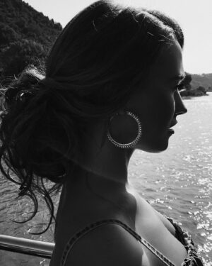 Laura Müller Instagram - Next look today🖤
