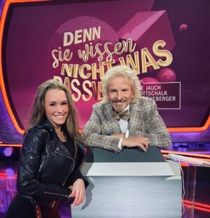 Laura Müller Instagram - Es war mir eine Ehre!🥳 #thomasgottschalk #rtl #dennsiewissennichtwaspassiert 
Go schatzi @wendler.michael ❤️ und Oli @oliverpocher