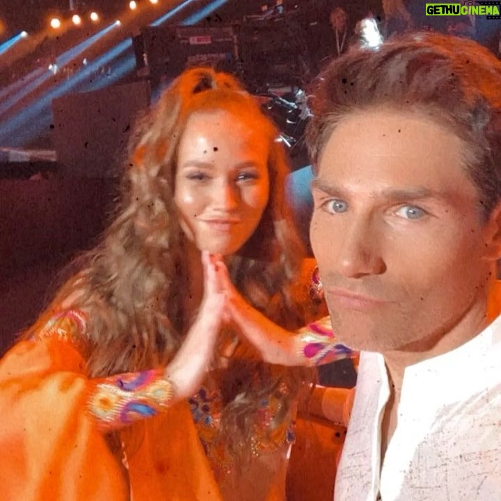 Laura Müller - 26.7K Likes - Aaahhhhhh @christianpolanc und ich haben es in die Show 9 geschafft😍 DANK EUCH! Diese Woche vertanzen wir meinen „MAGIC MOMENT“ und anschließend gibt es ein BOLLYWOOD BATTLE worauf ich mich persönlich sehr freue!❤️ Es ist mir eine Ehre mit @ilkabessin und @erichklann auf dem Parkett stehen zu dürfen!❤️ —
Diese Woche kann es aber sehr knapp für uns werden also BITTE BITTE unterstützt uns und ruft für uns an unter der: 01379 1010 01 oder per SMS mit der 💥01💥 an 44644
0,50€/SMS/Anruf, dt. Festnetz nutzen! Mobil viel höher. Teilnahme & Gewinnmöglichkeit ab 14J. Infos: RTLtext 835 & RTL.de