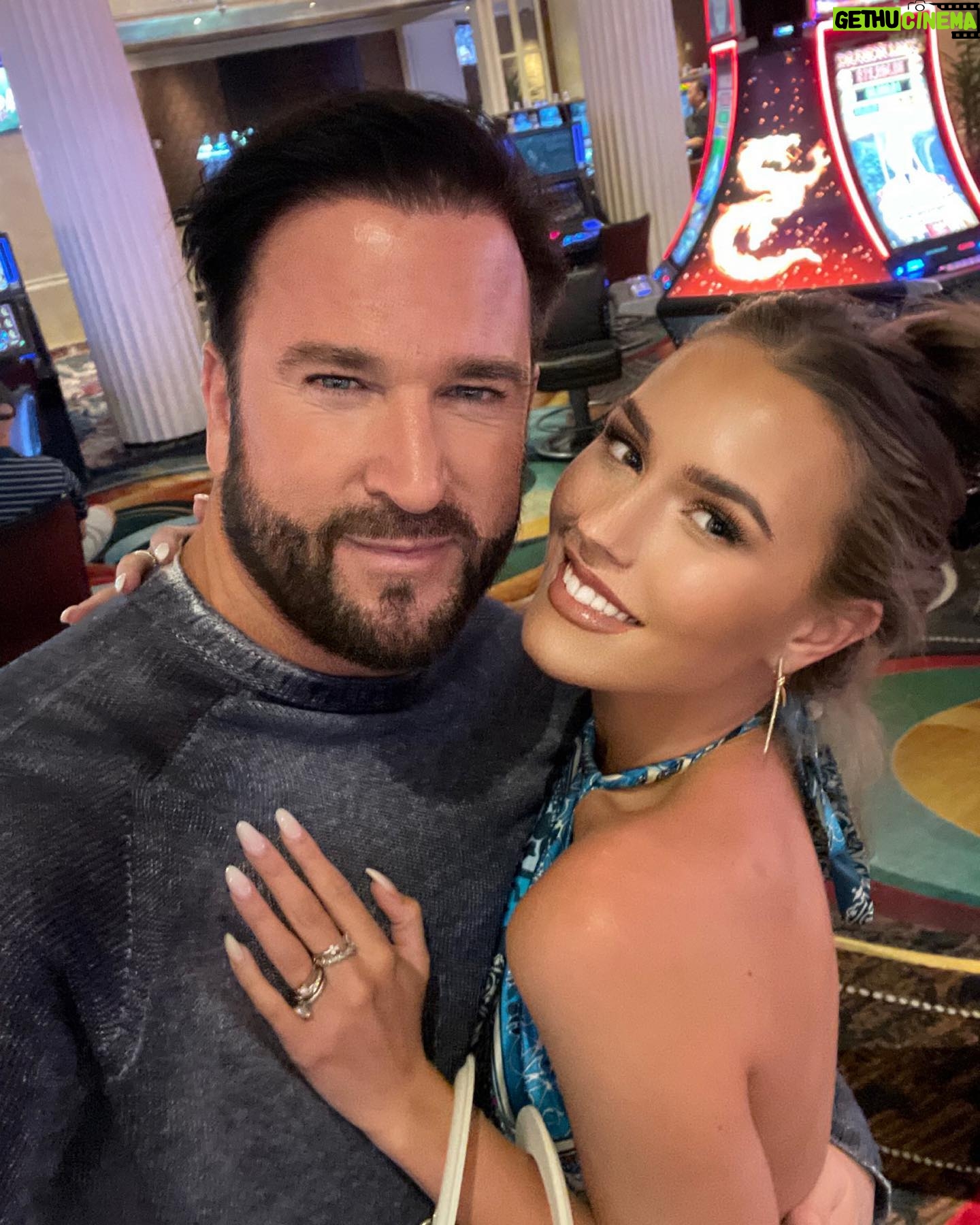 Laura Müller - 17K Likes - weekly photo dump💗 #week1
what happens in Vegas, stays in Vegas🤪😏
love you my looooove
