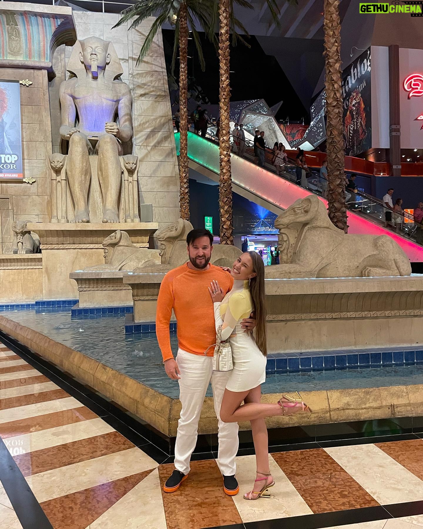 Laura Müller - 17K Likes - weekly photo dump💗 #week1
what happens in Vegas, stays in Vegas🤪😏
love you my looooove