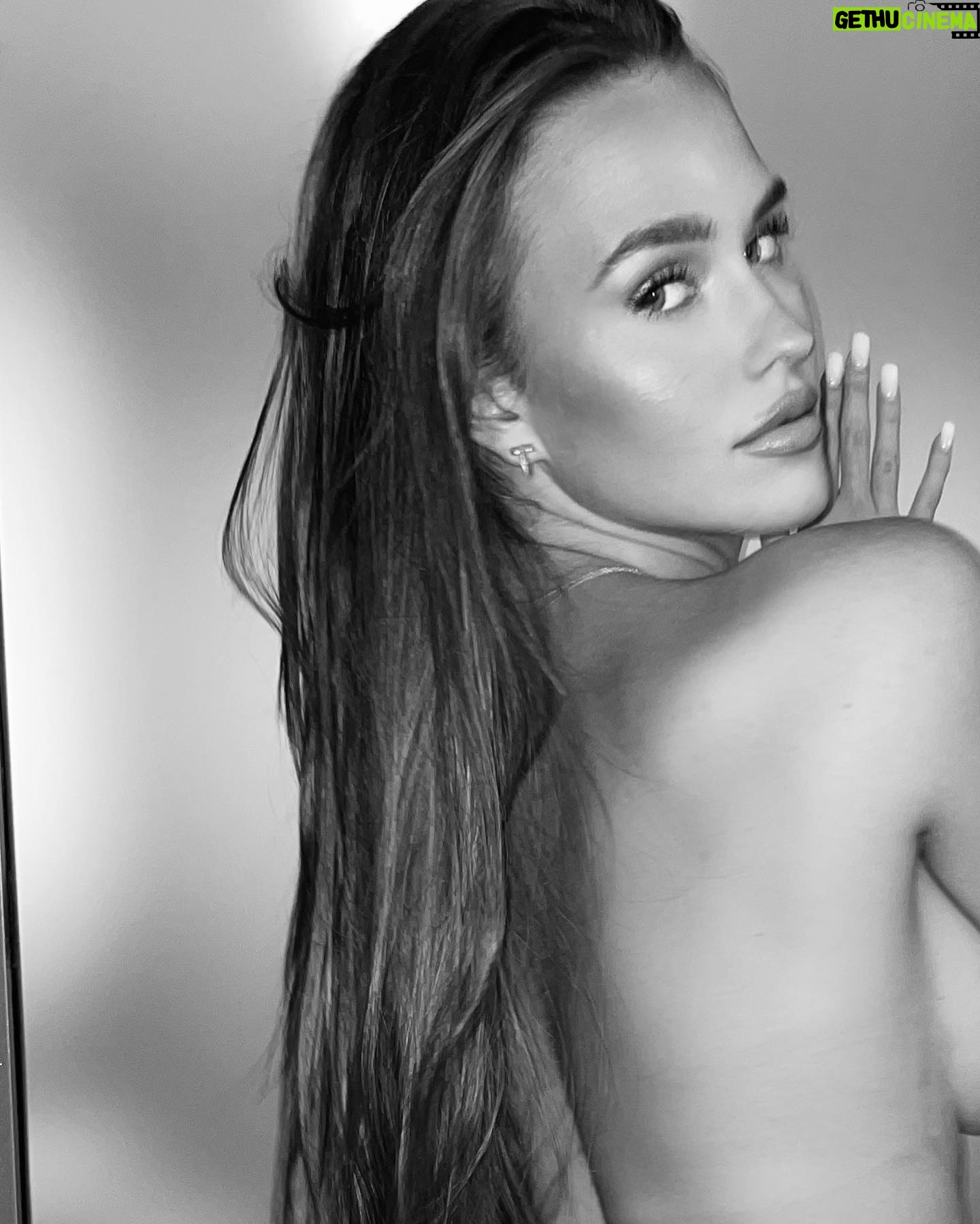 Laura Müller - 17.9K Likes - 🤍