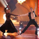 Laura Müller Instagram - Danke @christianpolanc für den mega Paso💥 es war soooooo schön💃🏽 und die Stimmung heissssss🔥 Ich danke euch allen für eure tolle Unterstützung🙏🏼 Danke das ihr uns eine Runde weiter gelassen habt❤️ ©️TV NOW / Stefan Gregorowius