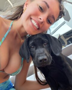 Laura Müller Instagram - Smokey and I love boating🌊😍