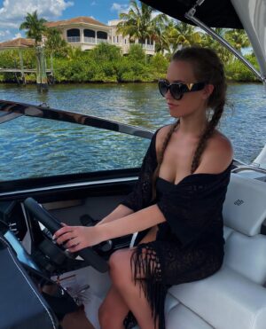 Laura Müller Instagram - We finally bought our own boat😍🛥