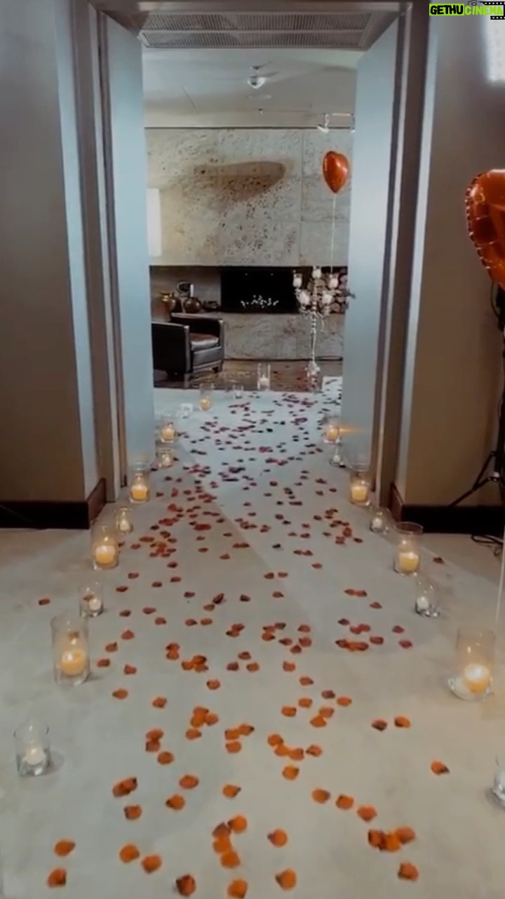 Laura Müller - 19.7K Likes - Ich liebe Dich so so sehr. Jeder Tag mit Dir ist so unbeschreiblich schön und ich liebe es deine Frau zu sein!❤️ Mein Herz, mein Ehemann, mein Held, mein Schatz, mein Traummann, meine Liebe meines Lebens, mein Beschützer, mein bester Freund, mein Partner in Crime, meine perfekte Welt!❤️ Jeden Abend mit Dir einschlafen, jeden Morgen wieder gemeinsam aufwachen - so wünsche ich es mir mein ganzes Leben lang!❤️ ICH LIEBE DICH❤️
Auf unseren ersten Hochzeitstag!❤️