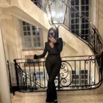 Laura Marra Instagram - Un 29ème anniversaire de princesse 🥹🤍 1. moi avec 1 an de 2. la vue de ma chambre 3. Ce qui était sensé être mon entrée 🥹 4. Le château où j’ai passé mon anniversaire 5. moi en mode selfie dans le miroir 6. mon cadeau d’anniversaire ✨🫶🏻 7. les meilleurs fromages de ma vie 8. Mon dîner d’anniversaire 9. apéritif gastronomique 10.En détente dans mon bain