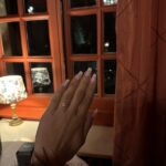 Laura Marra Instagram - Un 29ème anniversaire de princesse 🥹🤍 1. moi avec 1 an de 2. la vue de ma chambre 3. Ce qui était sensé être mon entrée 🥹 4. Le château où j’ai passé mon anniversaire 5. moi en mode selfie dans le miroir 6. mon cadeau d’anniversaire ✨🫶🏻 7. les meilleurs fromages de ma vie 8. Mon dîner d’anniversaire 9. apéritif gastronomique 10.En détente dans mon bain