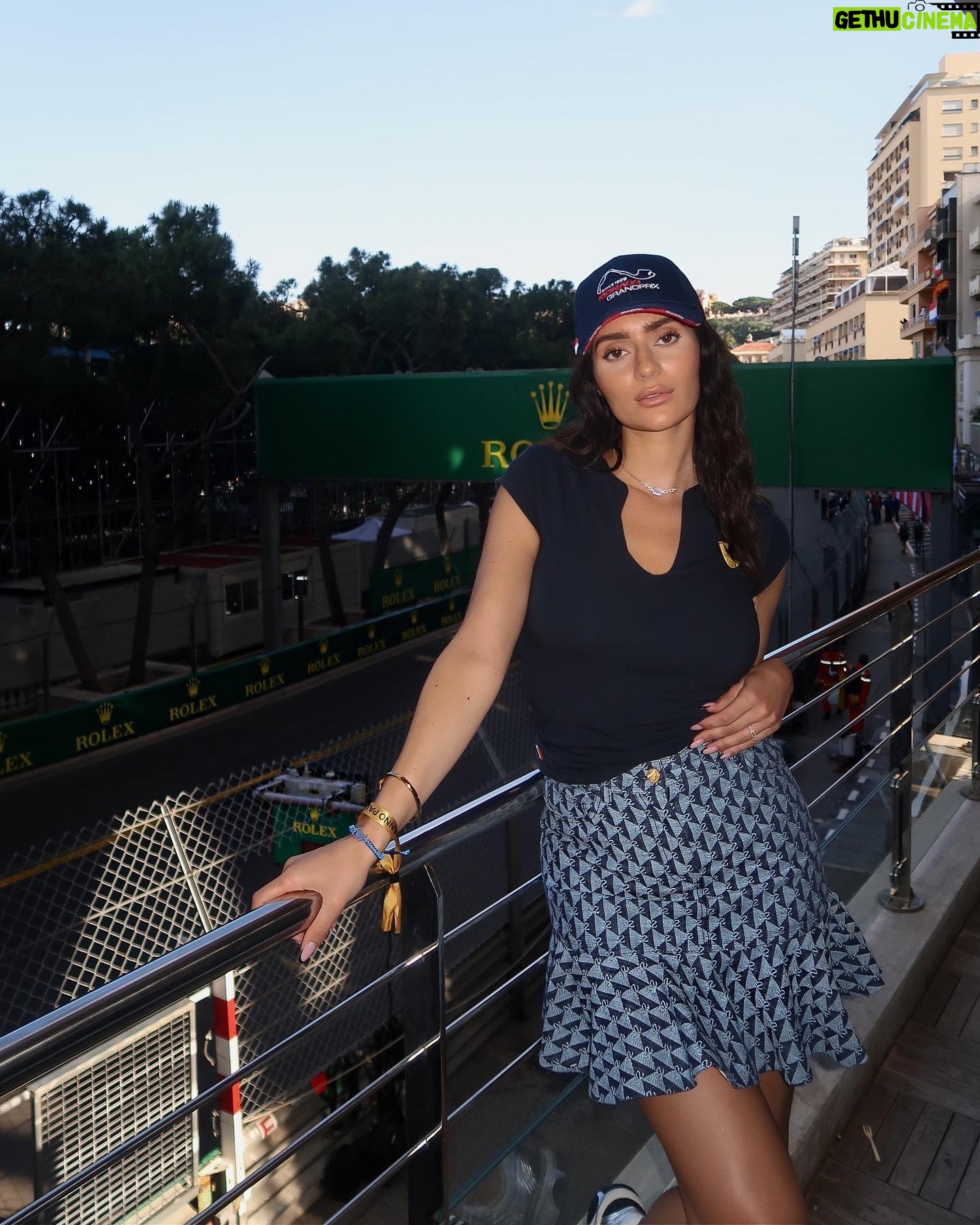Laura Marra Instagram - Race day F1 🏎️🇲🇨 @algericana 🤍