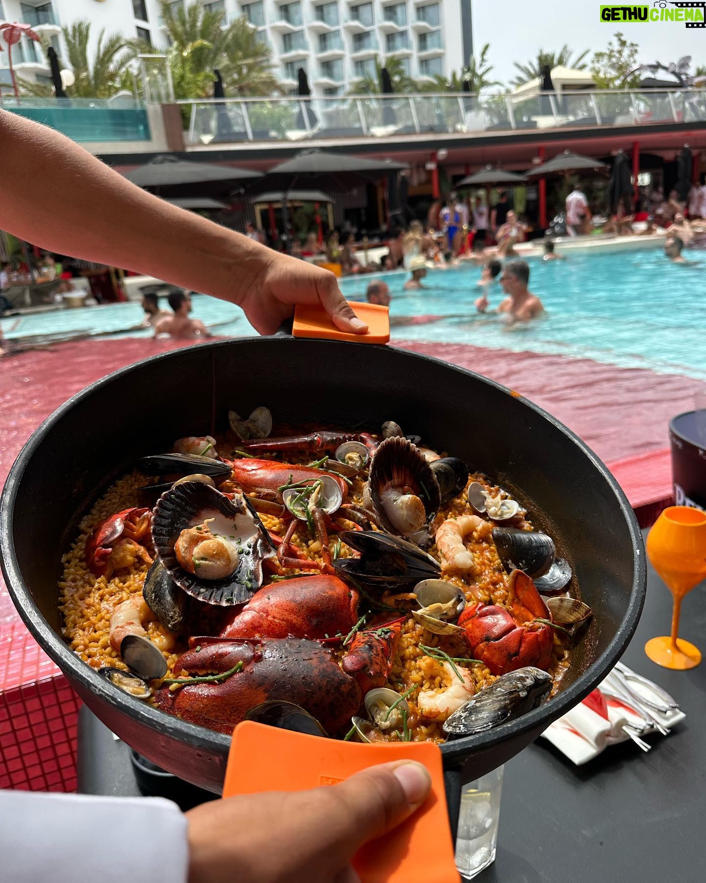 Laura Marra Instagram - Ibiza summer diary ( meilleure paella de ma vie 🧡 ) #summer