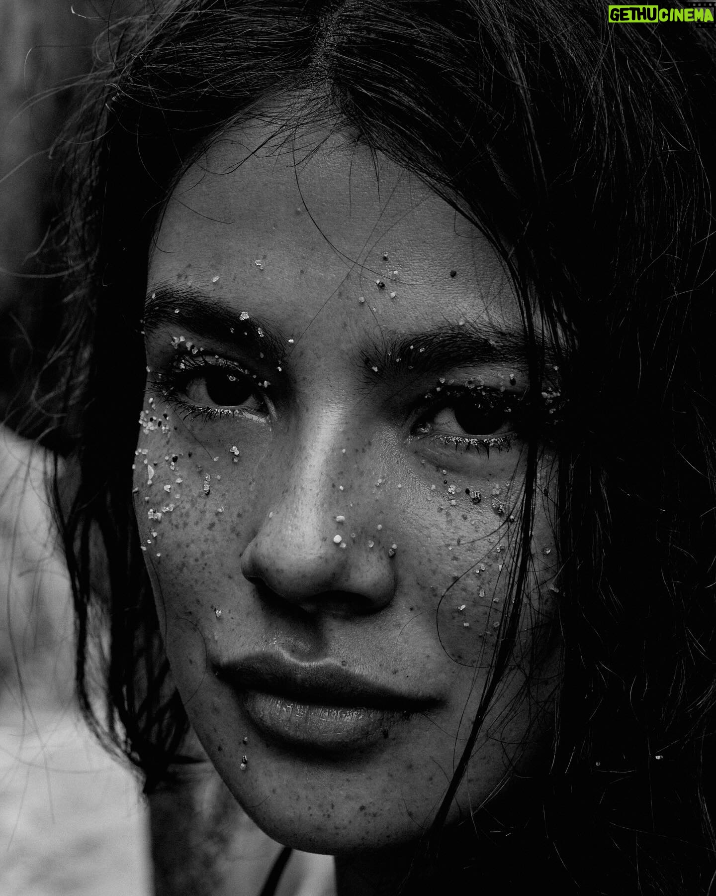 Laura Osma Instagram - How many tears can there be inside the body when you are part of the ocean? 🤍 . An amazing project “Gusano” by @cesarbalcazar
