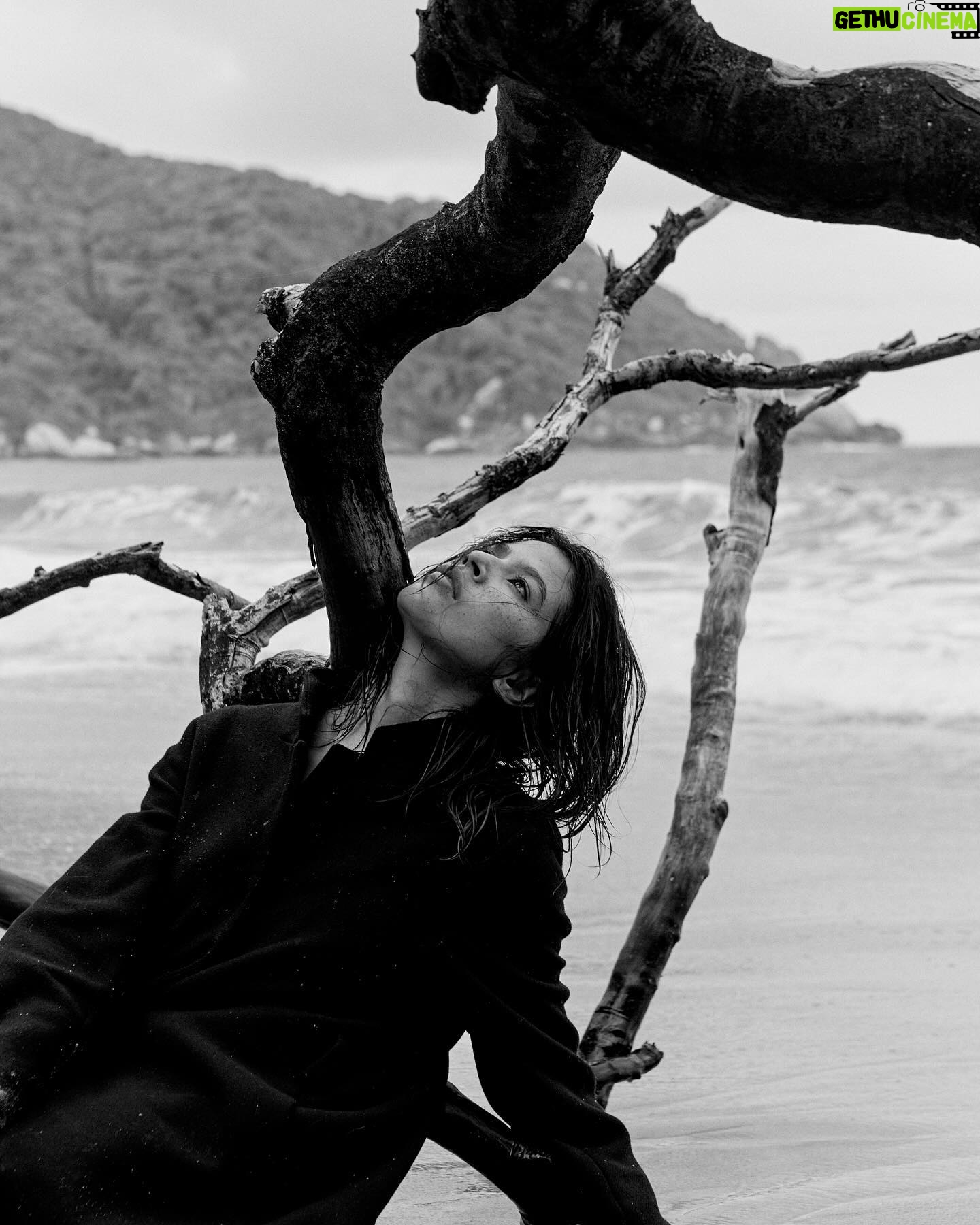 Laura Osma Instagram - How many tears can there be inside the body when you are part of the ocean? 🤍 . An amazing project “Gusano” by @cesarbalcazar
