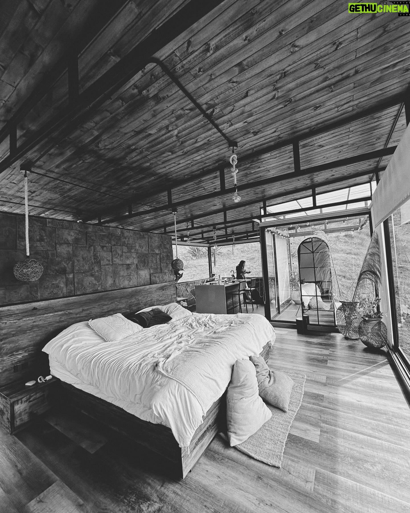 Laura Osma Instagram - Flotando en una casita en las nubes @aska.house ✨☁️☁️☁️