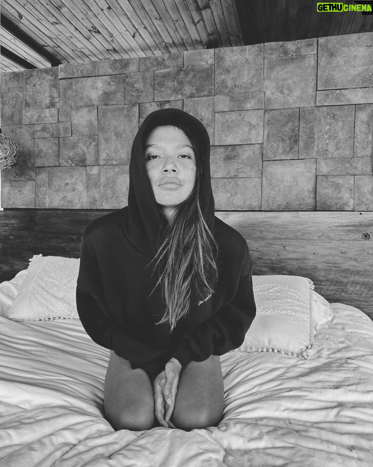 Laura Osma Instagram - Flotando en una casita en las nubes @aska.house ✨☁️☁️☁️