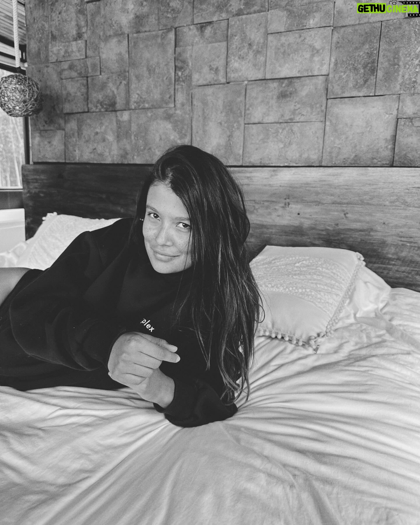 Laura Osma Instagram - Flotando en una casita en las nubes @aska.house ✨☁️☁️☁️