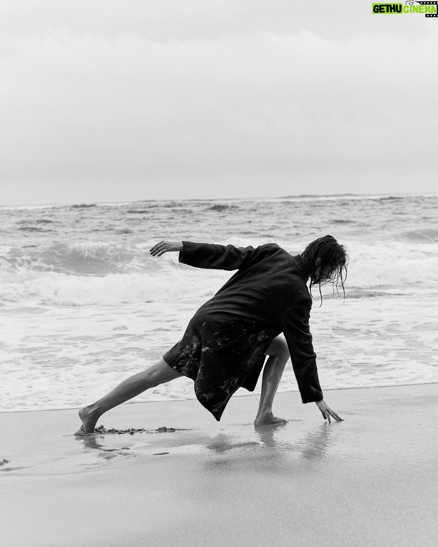 Laura Osma Instagram - How many tears can there be inside the body when you are part of the ocean? 🤍 . An amazing project “Gusano” by @cesarbalcazar