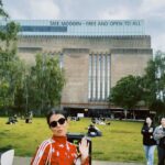 Laura Osma Instagram – London calls… ☎️
.
Indian food as an antipasti, main and dessert… 🔥
.
Getting my greens 💚
.
My favorite people are mental with cream ! ⛄️
.
“Can I have a picture here?” 🌼
.
Yep… I have a marmite jar in my bag just in case 🤭
.
You have no idea what is too much beer 🍻
.
Me feeling I am in a movie…🌼
.
And the accent mi amor… talk to me in that accent 💕
.
🩵