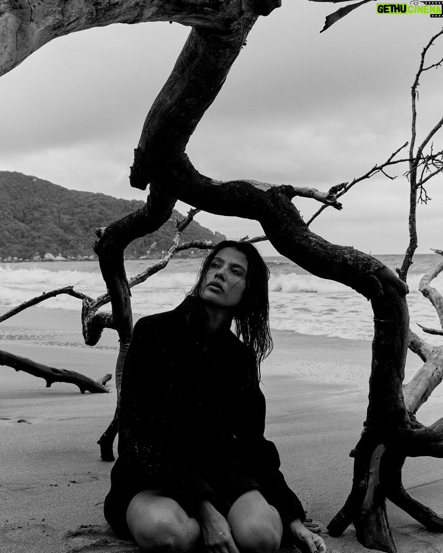 Laura Osma Instagram - How many tears can there be inside the body when you are part of the ocean? 🤍 . An amazing project “Gusano” by @cesarbalcazar